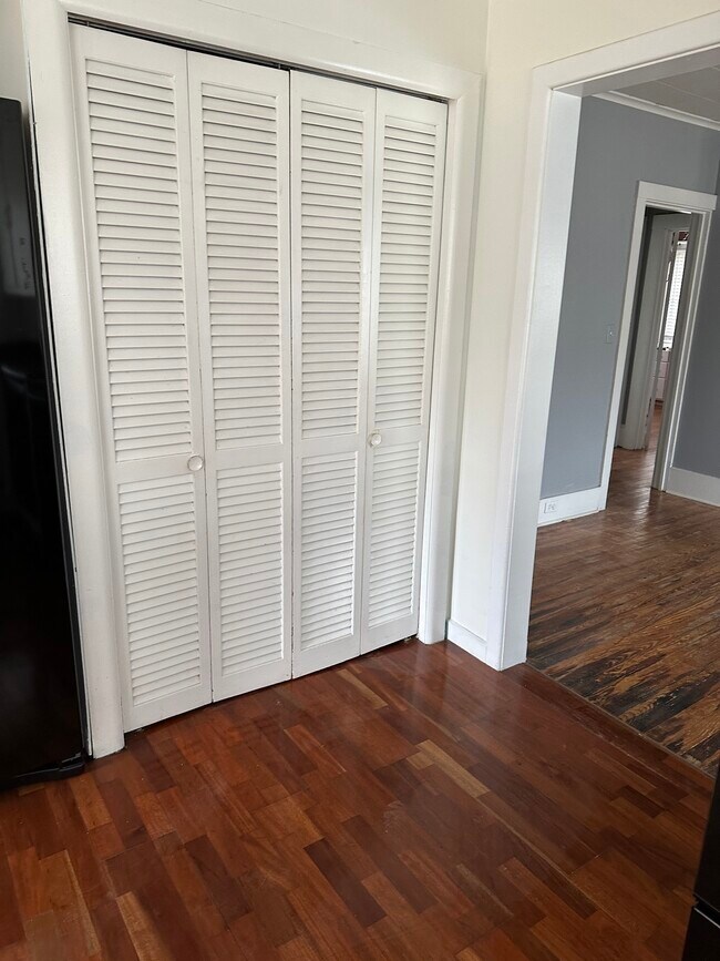 Building Photo - 1601 S 41st St