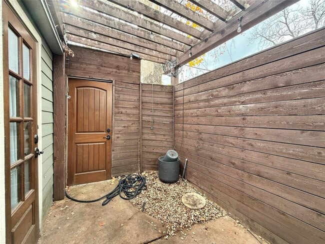 Building Photo - 4214 Bellvue Ave