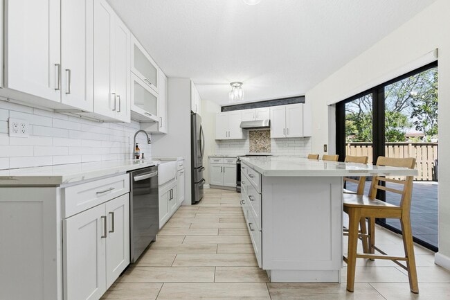 Building Photo - 8135 Severn Dr