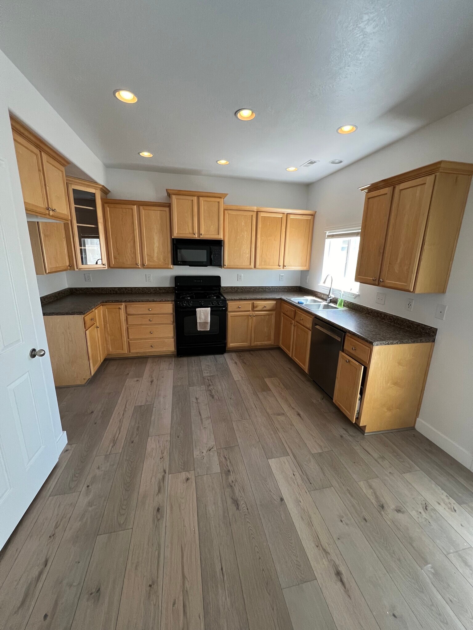 Kitchen - 1411 E 6175 S