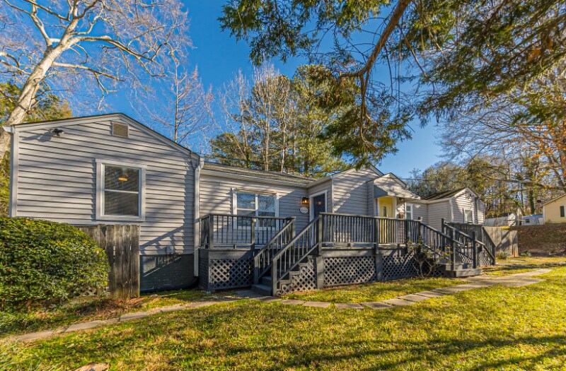 Building Photo - 160 Adams St