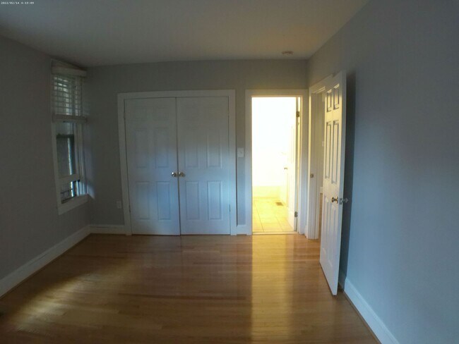 Building Photo - 14 E Mt Vernon Pl