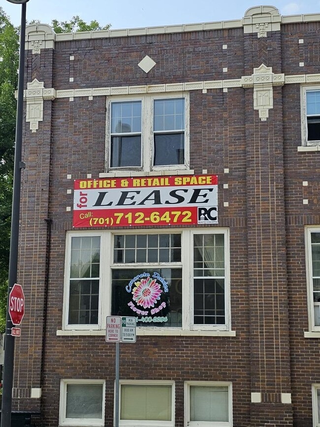 Building Photo - 311 E Thayer Ave