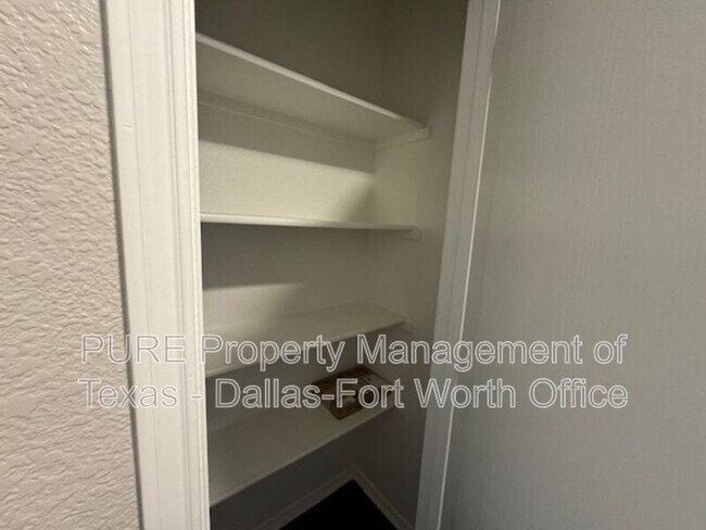 Building Photo - 500 Brookbank Dr