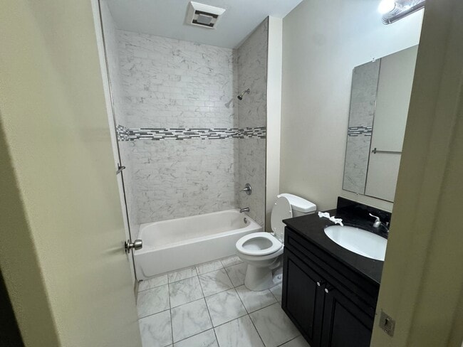 Interior Photo - 1432 N. Carlisle