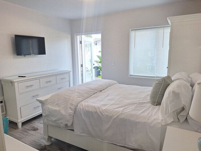 Building Photo - NSB FURNISHED EFFICIENCY-ALL UTILITES INCLUDED!