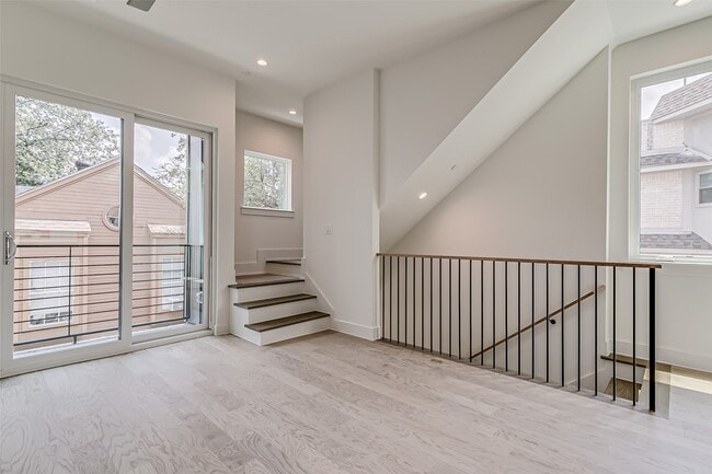 Building Photo - 6028 Lewis St