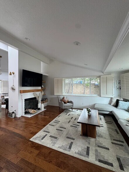 Building Photo - 417 E Miramar Ave