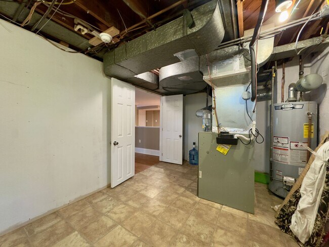 Building Photo - Spacious 4-Bedroom Single Family House in Baltimore