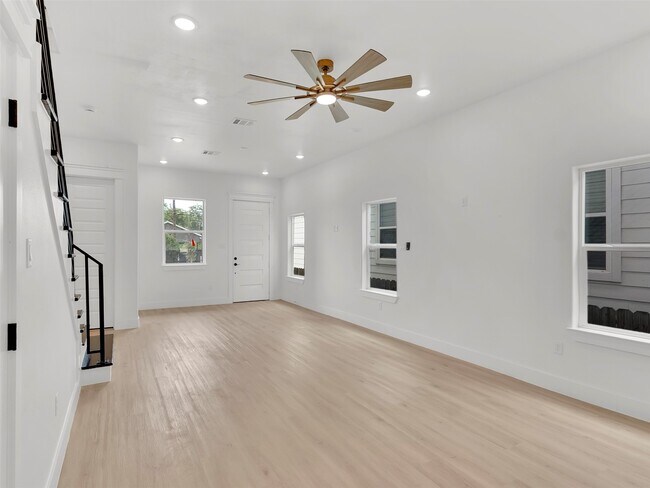 Building Photo - 1311 E 33rd St