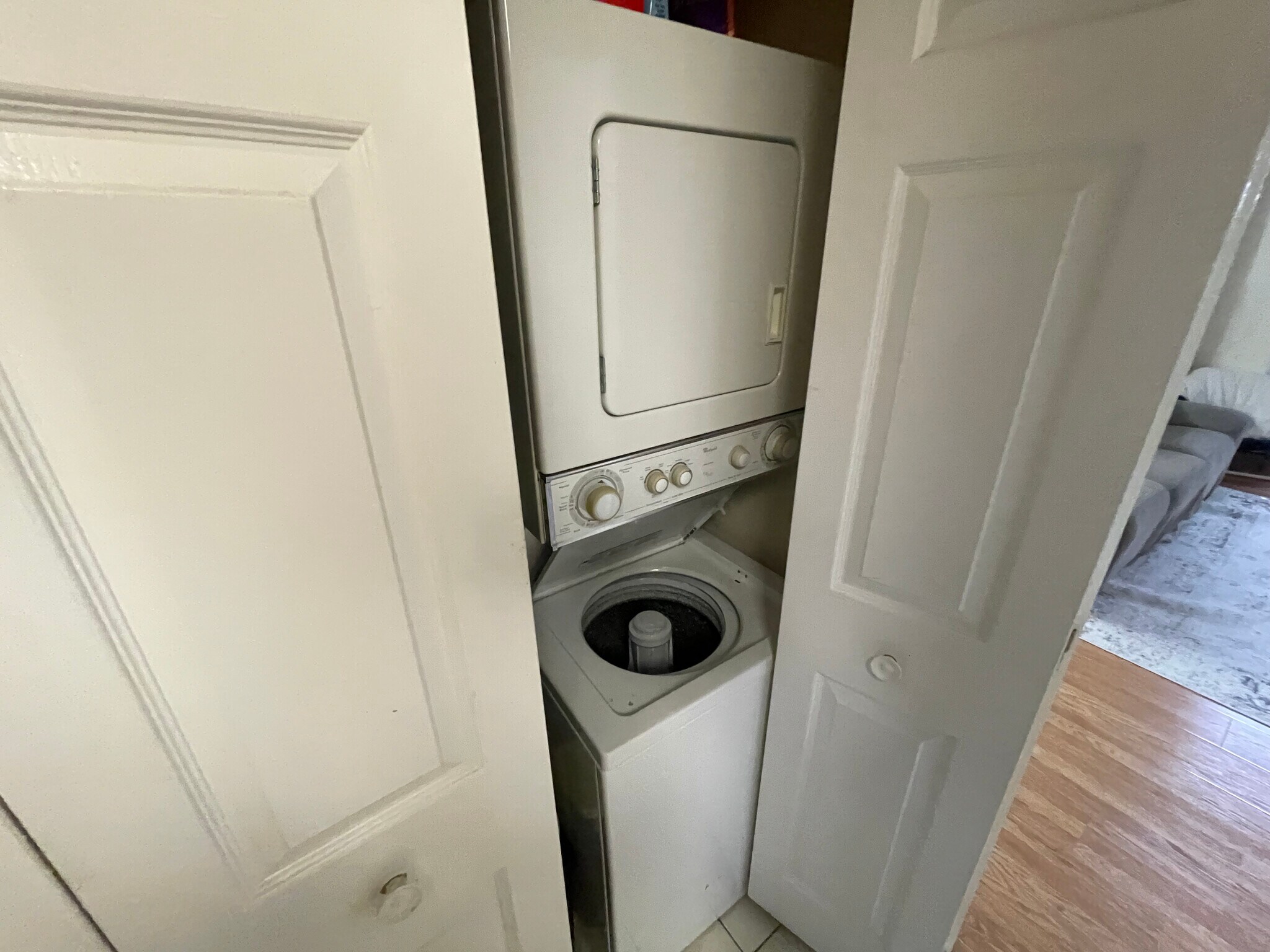 Building Photo - 147 Kelton St