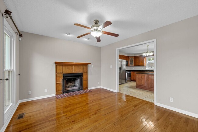 Building Photo - 3 Bedroom Home In Meadowbrook Subdivision ...