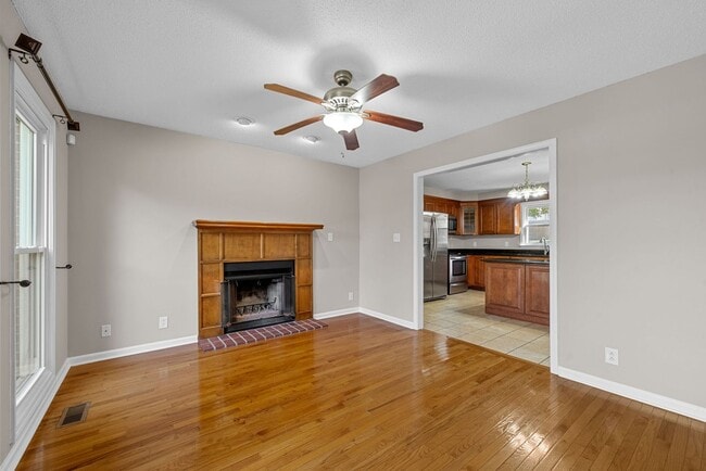 Building Photo - 3 Bedroom Home In Meadowbrook Subdivision For Rent!