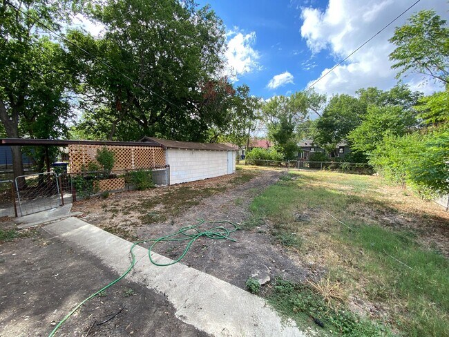 Building Photo - Super Cute, Newly Remodeled, 2bd/1bth hous...