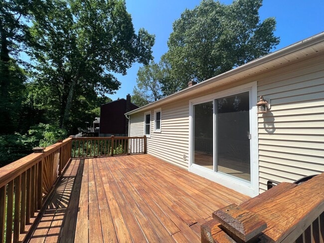Building Photo - Spacious 3 Bedroom Ranch