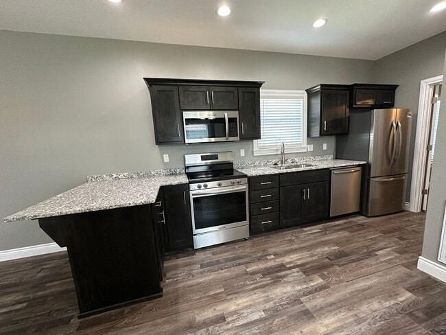Building Photo - For lease: 2 Bed, 2 Bath Home Rural Neosho...