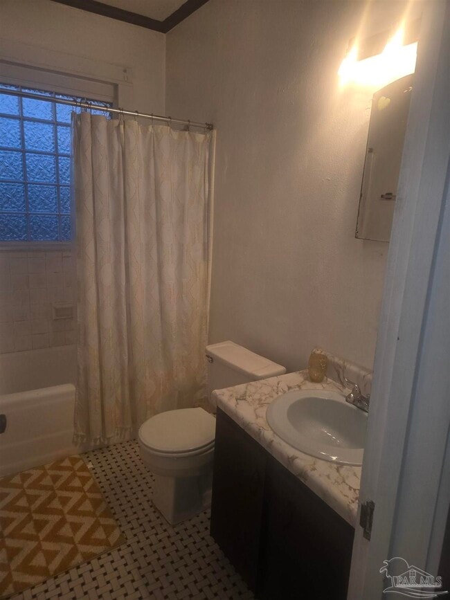 Building Photo - 515 N Barcelona St