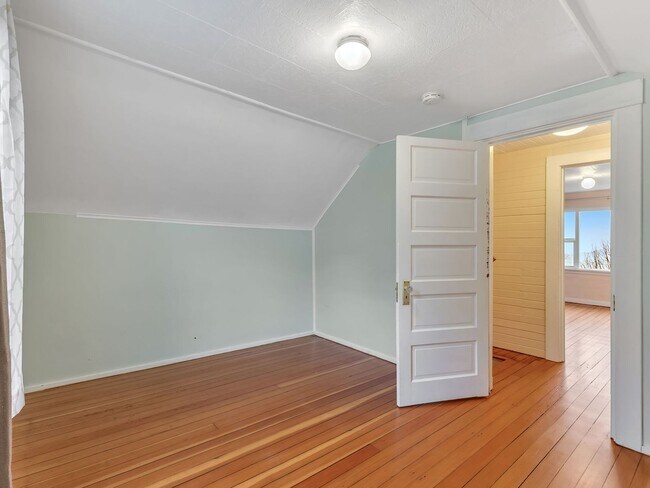 Building Photo - 3088 Harrison Ave