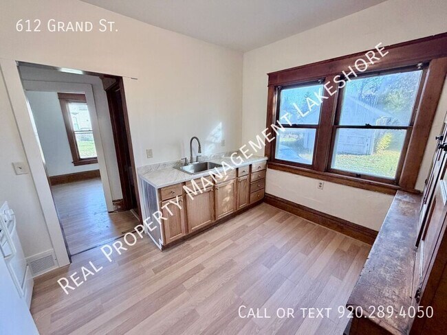 Building Photo - 612 Grand St