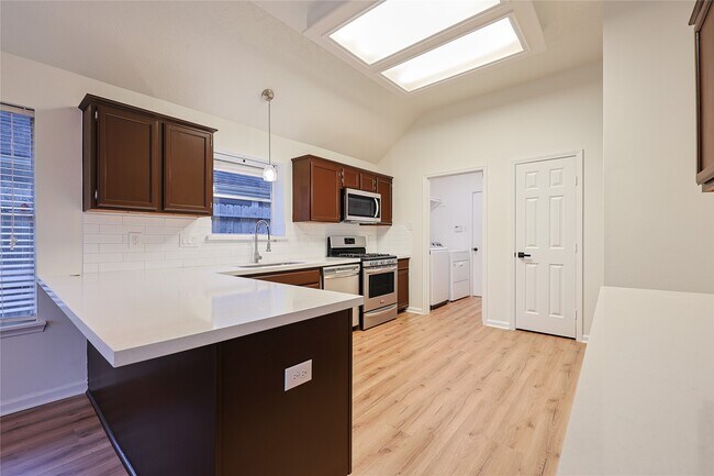 Building Photo - 2109 Eastlands St