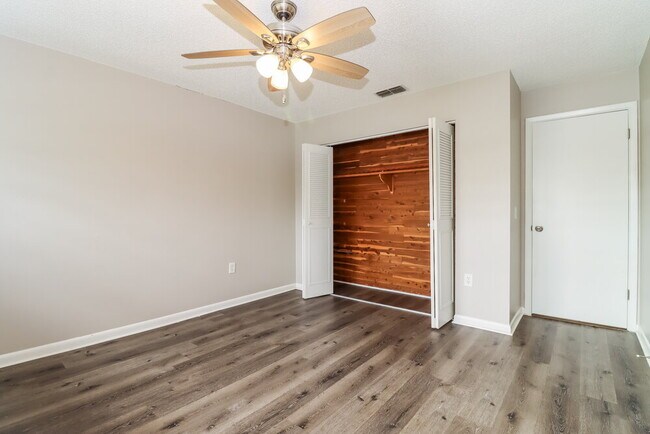 Building Photo - 7618 Summertree Ln