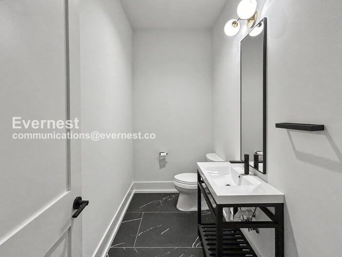 Building Photo - 1011 Garfield St