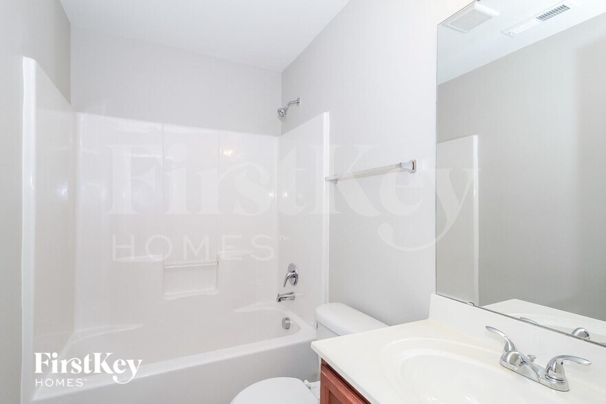 Building Photo - 4360 Oak Pointe Dr