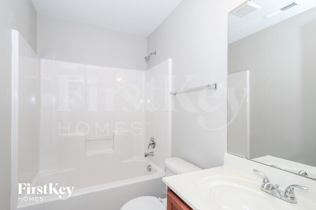 Building Photo - 4360 Oak Pointe Dr