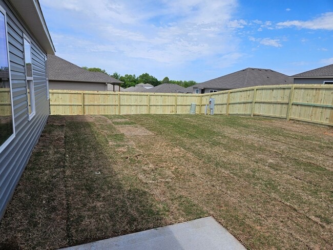 Building Photo - PRE-LEASING FOR AUG 10 MOVE-IN - Newer 4 bedroom / 2 bathroom home!