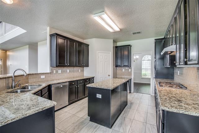 Building Photo - 1520 Eaglepoint Dr