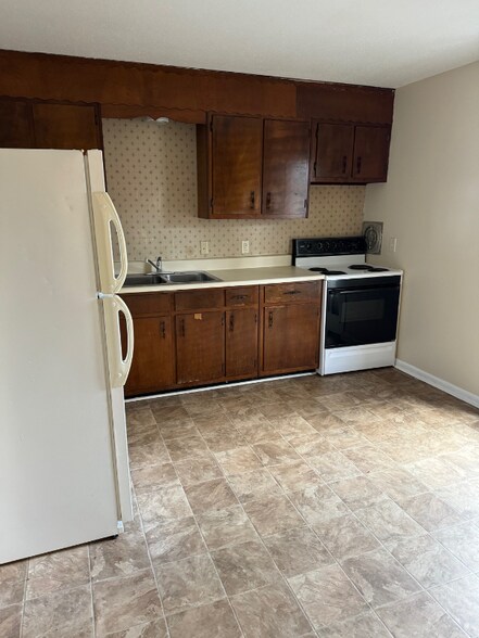 Primary Photo - 143 Hendricks Blvd