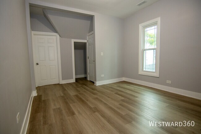 Building Photo - 7527 S Stewart Ave