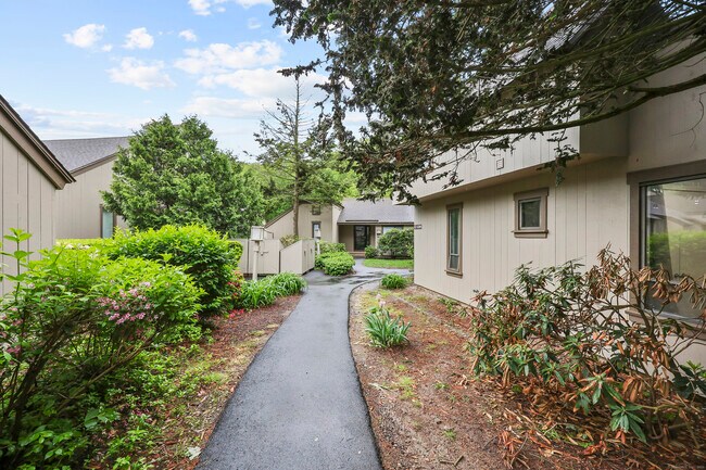Building Photo - 46 Mallard Dr