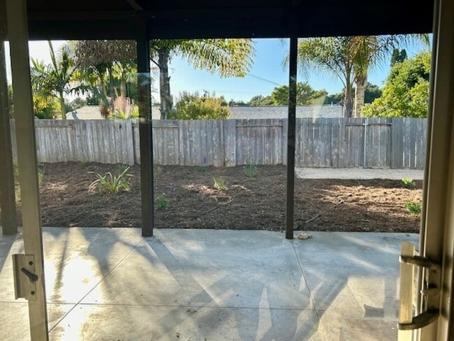 Building Photo - Three Bedroom Turnpike Home/Foothill Schoo...
