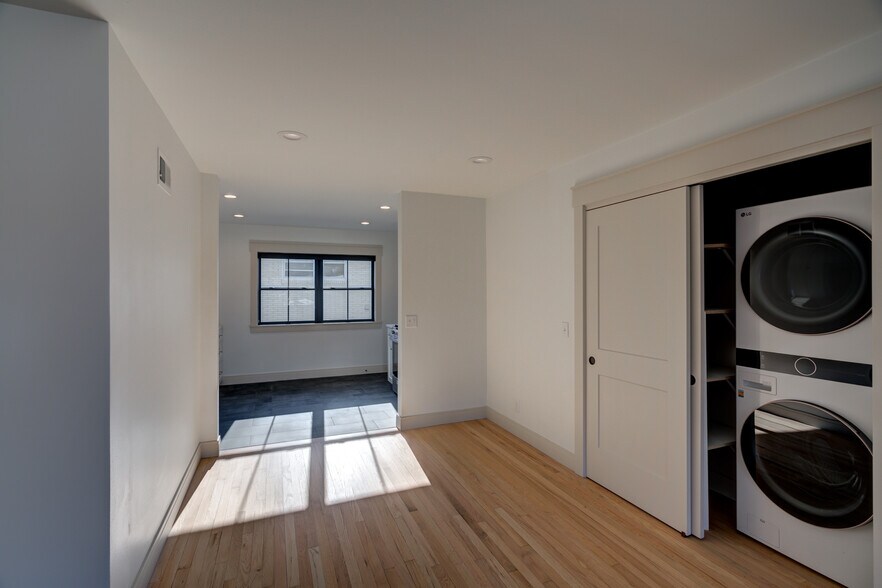 Building Photo - 401 Presidential Ln