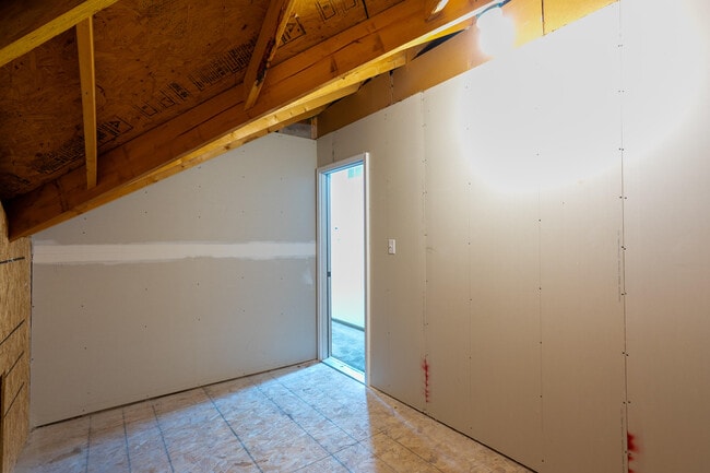 Building Photo - 601 Glenstone Dr