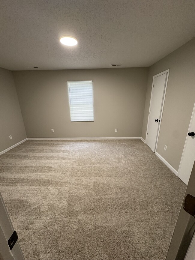 Building Photo - 587 Thicket Run