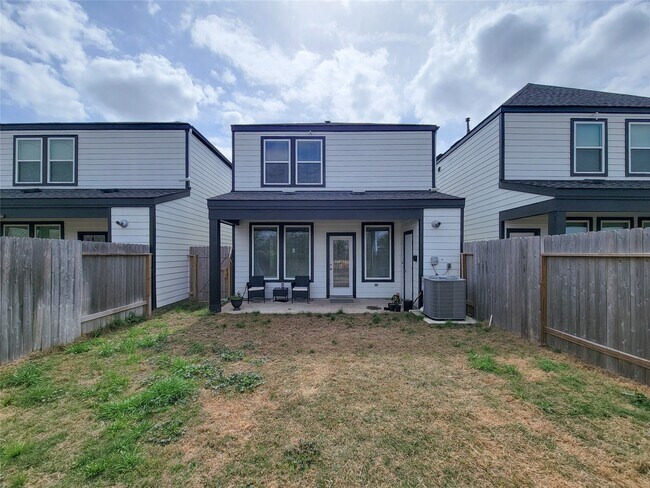 Building Photo - 3223 Creston Gate Dr