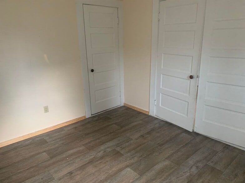 Building Photo - 22 Spring