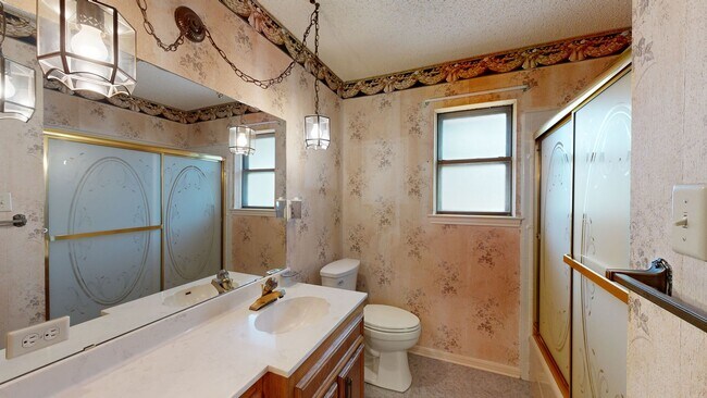 Building Photo - 2 WEEKS FREE + $1,595 for a 3 Bedroom vintage charmer in Harker Heights!