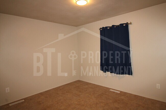 Building Photo - Beautiful Duplex in Kimberling City - Utilities included!