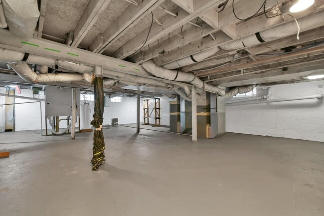 Building Photo - 162 S Powell Ave