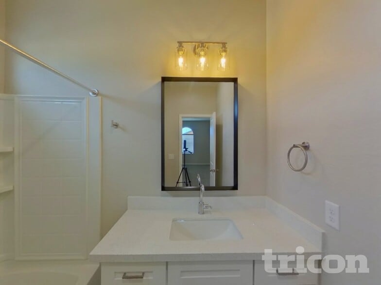 Building Photo - 4559 E Gary St