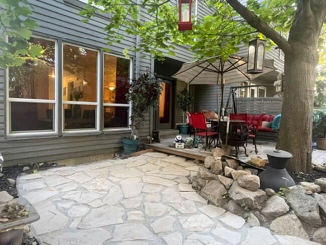 Building Photo - 3 Bedroom Townhouse Minutes from Canyons