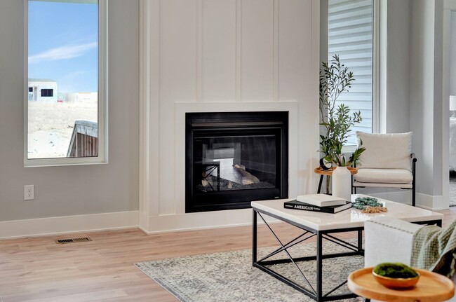 Building Photo - Beautiful Luxury Townhome