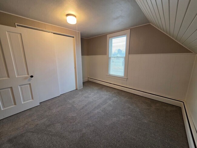 Building Photo - 1353 W Grand Ave