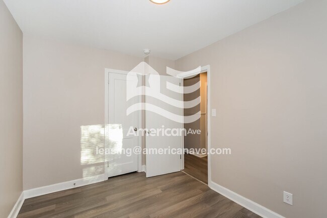 Building Photo - 115 Iroquois St