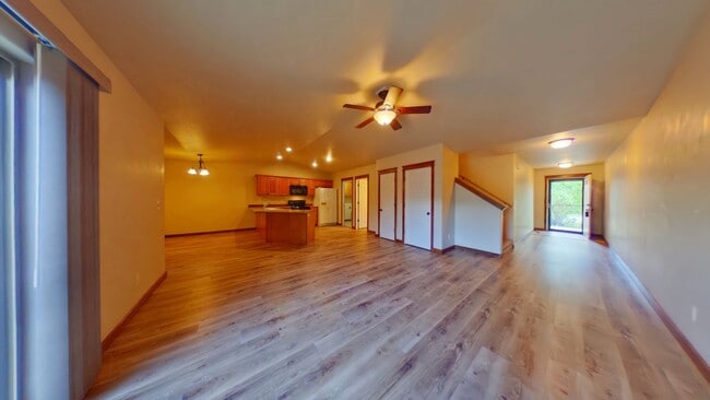 Building Photo - PET FRIENDLY! Beautiful 3 bedroom 2 1/4 bath townhouse in 4 Corners! Fenced backyard!