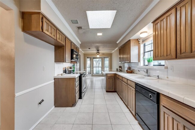 Building Photo - 7825 Silveridge Dr