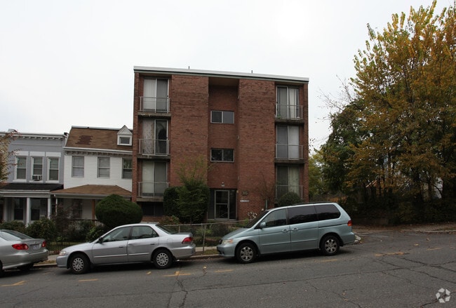 Building Photo - 315 W St NE